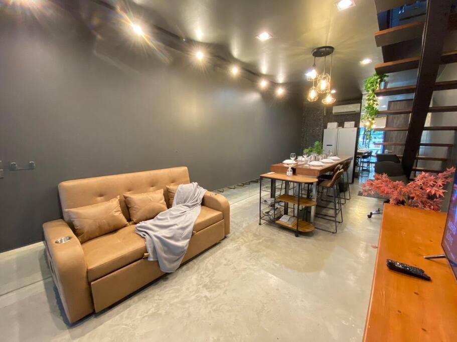 Biệt thự Selfcheckin Townhome In Charoen Nakhorn 60 Near Bts Iconsiam Asiatique And Chaophraya River Maximum 4 Guests Bangkok